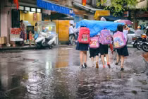 Một người không ướt…