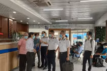 Nguy cơ lây nhiễm Covid-19 của thuyền viên và tàu ra vào cảng không kém sân bay