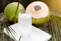 Bệnh nhân Covid-19 có nên uống nước dừa?