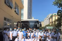 Sữa Cô Gái Hà Lan theo hành trang các bác y bác sĩ vào miền Nam chống chống dịch.