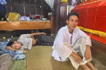 Xe tông trúng cả nhà đang ngồi uống nước, 3 người tử vong