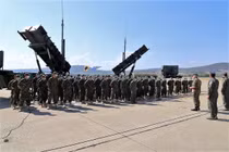 Chiến trường Yemen: Mỹ không "che đầu", Ả rập Xê út phải mượn Patriot của Hy Lạp