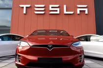 Tesla vượt mặt Mercedes