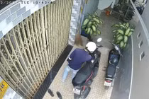Thanh niên tiến vào bẻ khóa, trộm xe.