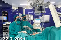 Không chủ quan với đại tiện ra máu