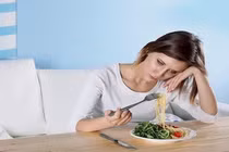  Mắc bệnh chán ăn tâm căn do nhịn ăn để thành “hot girl” 