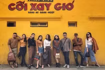 Giới trẻ xếp hàng chụp ảnh trước khi bức tường Cối Xay Gió bị xóa sổ