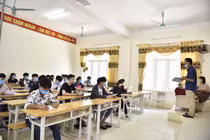 Thí sinh bị đình chỉ vì mang điện thoại vào phòng thi