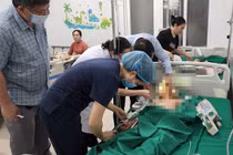 Vụ nổ kinh hoàng ở Nghệ An: Bé gái 8 tuổi phải cắt cẳng tay
