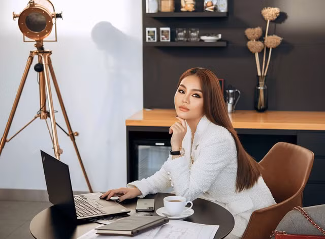 Con tỷ phú Việt Nam học việc để nối nghiệp gia đình ra sao? - Ảnh 5. Con tỷ phú Việt Nam học việc để nối nghiệp gia đình ra sao? - Ảnh 5.