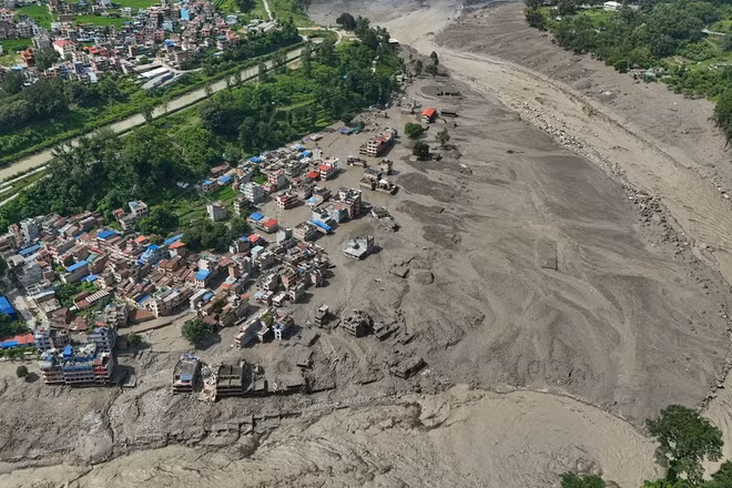 Lũ quét kinh hoàng tại biên giới Nepal - Trung Quốc, nhiều người tử vong