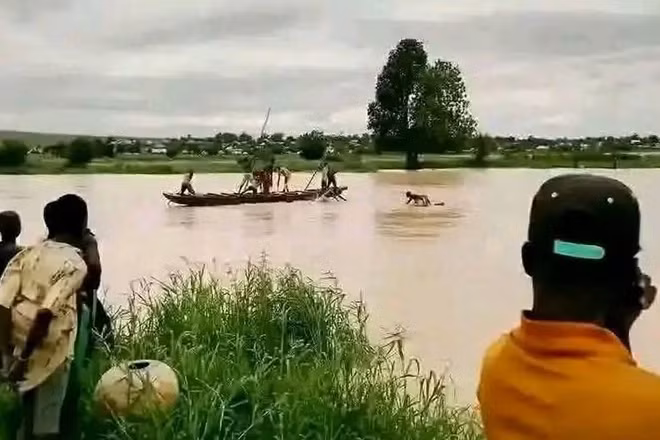 Lật thuyền ở Nigeria, gần 50 người tử vong