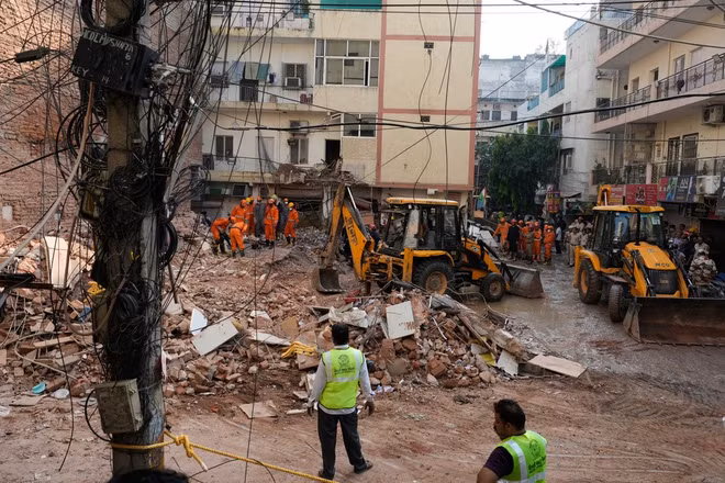 Hiện trường vụ sập nhà ở Ấn Độ, nhiều người thiệt mạng