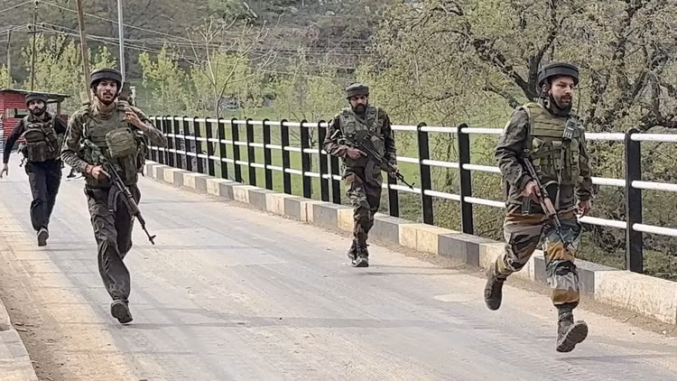 Khu nghi duong o Kashmir bi tan cong, nhieu du khach thiet mang