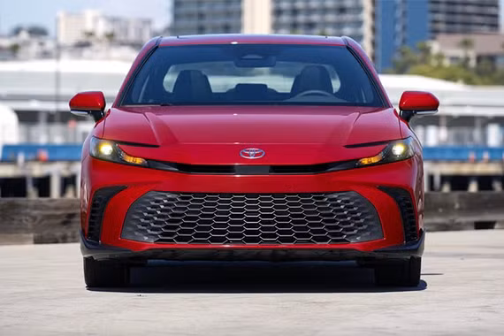 Toyota Camry 2027 giá "mềm" hơn, hybrid sẽ là lựa chọn duy nhất