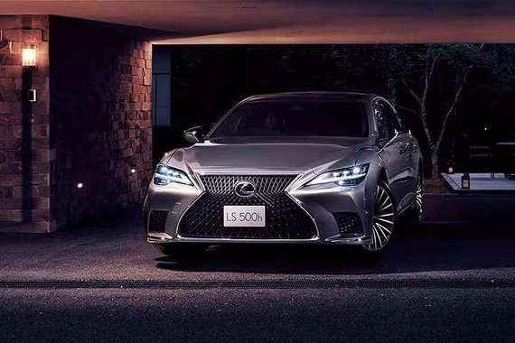 Lexus LS hạng sang vừa được nâng cấp nhẹ, giá bán từ hơn 2,3 tỷ đồng