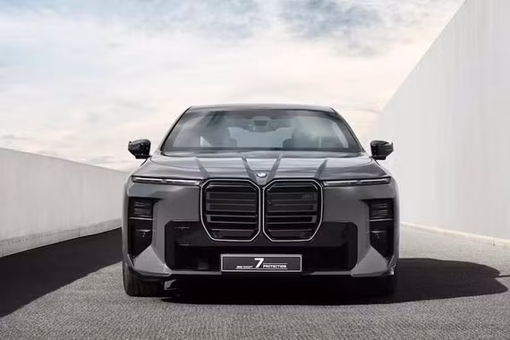 Hé lộ BMW M760e xDrive facelift hạng sang chống đạn, sắp ra mắt