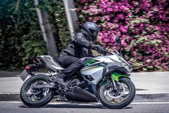 Cận cảnh Kawasaki Ninja e-1 2027 giá 206 triệu đồng, chạy chỉ 66 km/sạc