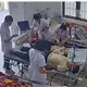Hai vợ chồng ở Nghệ An bị ong đốt nguy kịch