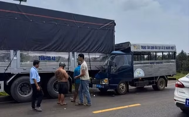 Học viên có chịu trách nhiệm vụ xe tập lái tông xe tải, thầy dạy tử vong?
