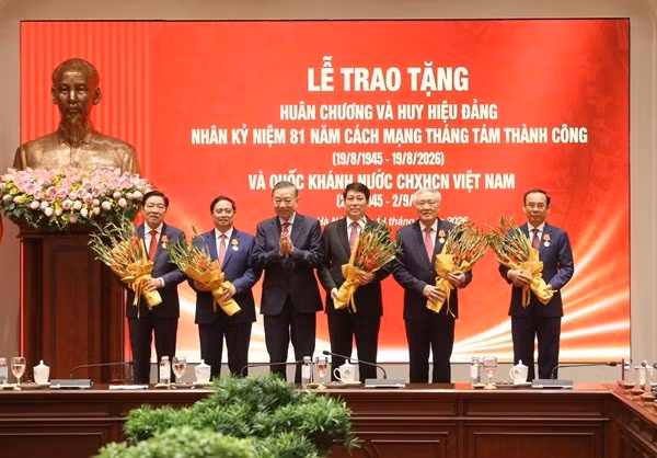 5 nguyên Ủy viên Bộ Chính trị nhận Huân chương Hồ Chí Minh