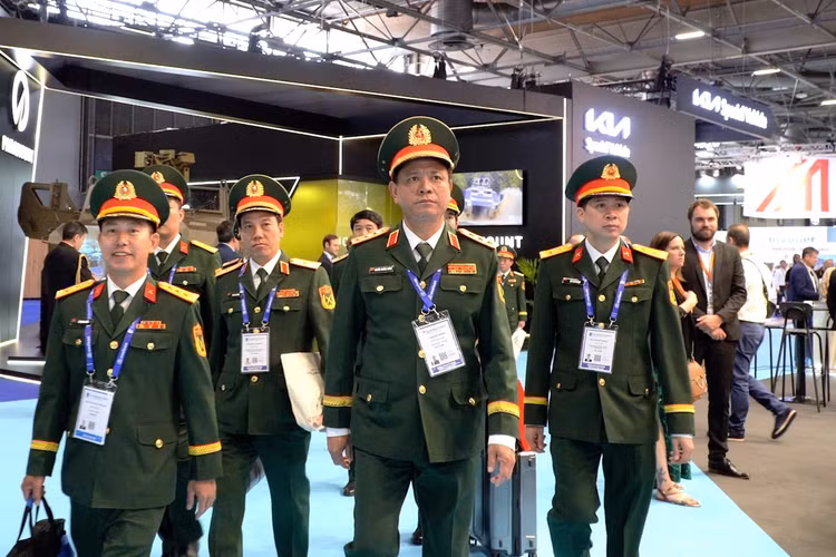 doan-viet-nam-1.jpg