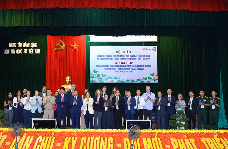 Gắn khắc phục hậu quả bom mìn với mục tiêu phát triển bền vững