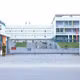 Bên ngoài điểm thi Trường trung học phổ thông chuyên tỉnh Tuyên Quang trong buổi thi lại môn Ngữ văn, sáng 14/8. (Ảnh: Đức Thắng- Hải Chung)