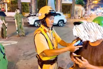 Tuần tra đêm, CSGT xử lý hàng loạt vi phạm nồng độ cồn