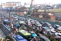 Kẹt xe nghiêm trọng tại trung tâm TP HCM do thi công metro số 2