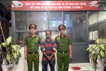 Người đàn ông tấn công CSGT khi bị kiểm tra nồng độ cồn ở TP HCM