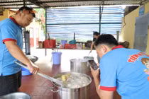 Bếp thiện nguyện tại Hóc Môn đổi món giúp người nghèo ấm lòng
