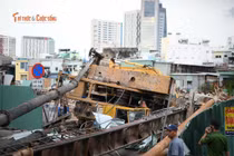 Thiết bị rơi từ công trình dự án gây ùn tắc giao thông tại TP HCM