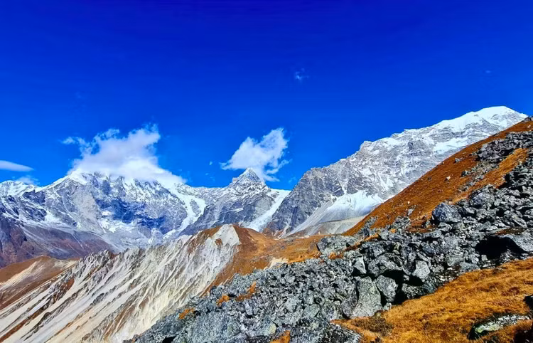 Sông băng Langtang là một trong những sông băng lớn nhất ở vùng Langtang. Ảnh: nepalhikingteam
