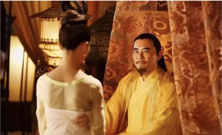 Trước khi trở thành hoàng đế, các hoàng tử đều phải học “chuyện vợ chồng”.