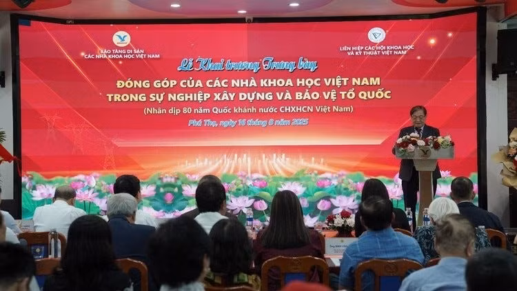 TSKH. Phan Xuân Dũng, Chủ tịch Liên hiệp các Hội KH&amp;KT Việt Nam phát biểu tại buổi Lễ.