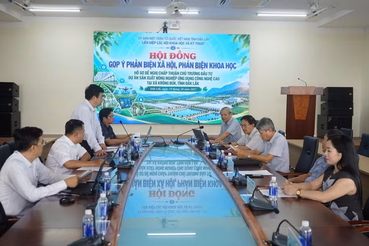 Quang cảnh buổi họp.