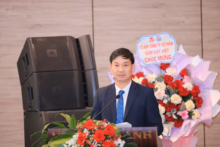 Phó Chủ tịch UBND Thành phố Quảng Ninh Nguyễn Văn Công phát biểu chào mừng hội thảo