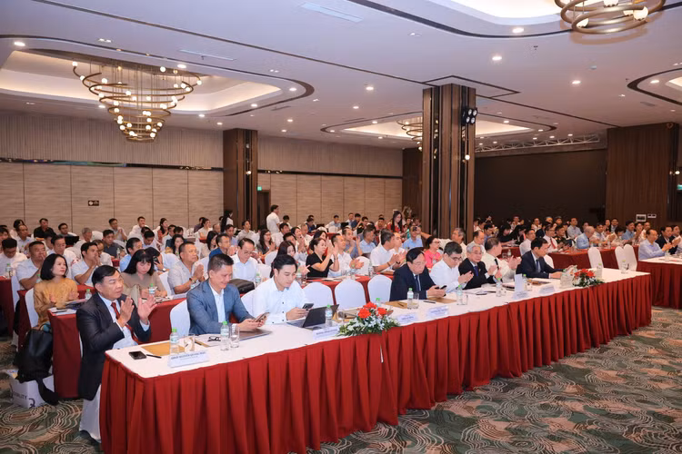 Đại biểu tham dự hội thảo