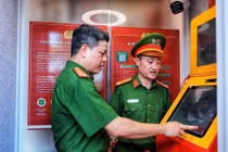 [SPOTLIGHT] Hà Nội ra mắt Trạm Cảnh sát thông minh 24/7 tại hồ Hoàn Kiếm