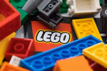 [VIDEO] Quy định châu Âu buộc Lego, Volkswagen chi tỷ đô mua nhựa tái chế