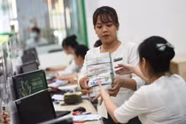 Lãi suất tiết kiệm bùng nổ: Có nơi lên tới 10,7% một năm