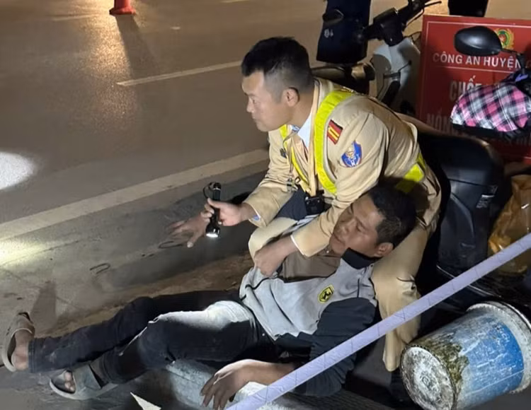 Khoi to doi tuong tat chat ban vao CSGT o Hai Duong