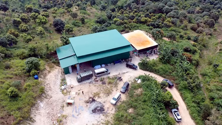 Ke cam dau san xuat ma tuy “khung” doi mat toi danh gi?