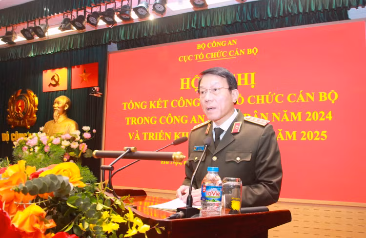 De xuat khong to chuc Cong an cap huyen