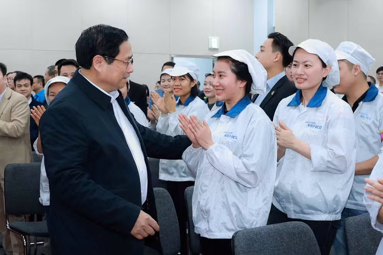 Thủ tướng chỉ đạo chăm lo, hỗ trợ người lao động trong dịp Tết Nguyên Đán Thu tuong chi dao cham lo, ho tro nguoi lao dong trong dip Tet Nguyen Dan