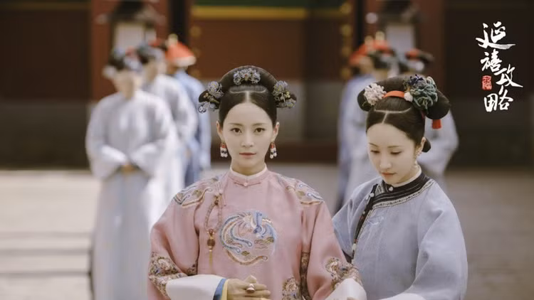 Tại sao phi tần xưa đi lại luôn có người đỡ tay? - Hình 4 Tai sao phi tan xua di lai luon co nguoi do tay?-Hinh-4