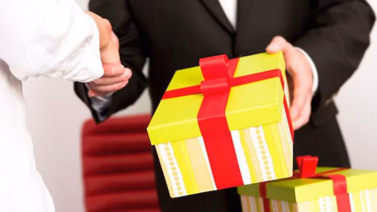 Nghiêm cấm tặng quà Tết cho lãnh đạo các cấp mọi hình thức Nghiem cam tang qua Tet cho lanh dao cac cap moi hinh thuc