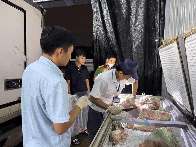 Đồng Nai: Thu giữ 4 tấn thịt heo không đảm bảo vệ sinh - Hình 2 Dong Nai: Thu giu 4 tan thit heo khong dam bao ve sinh-Hinh-2