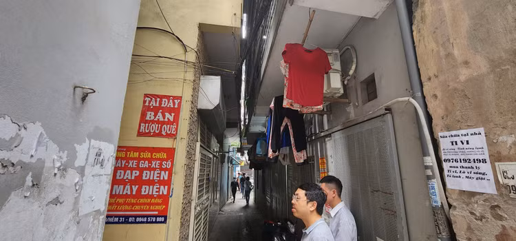 Giat minh loi vao hien truong vu chay 14 nguoi chet o Ha Noi-Hinh-5